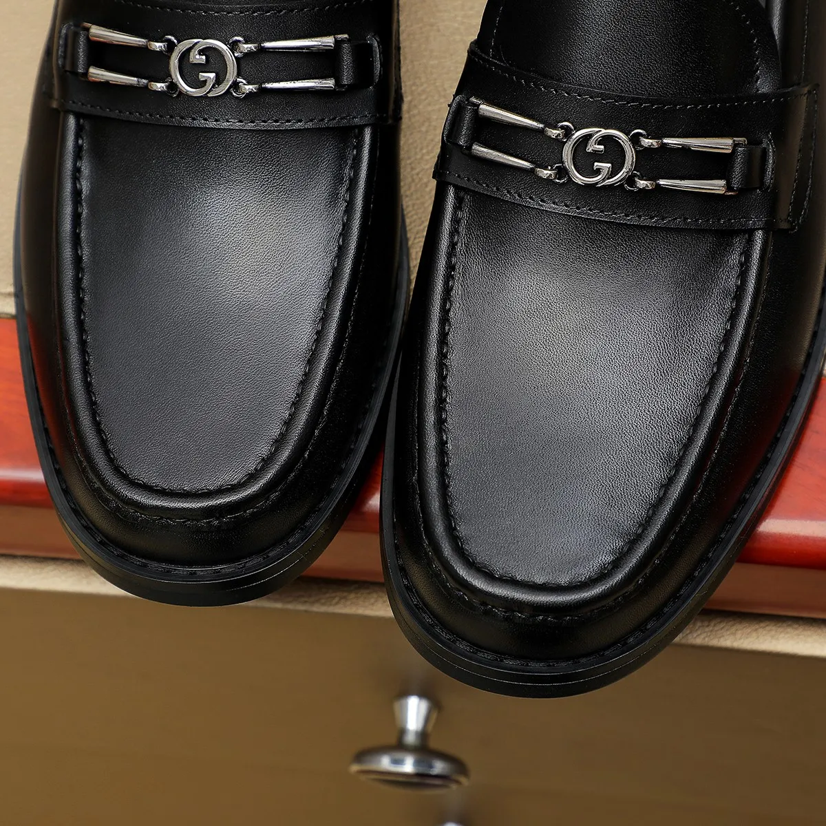 Men's men's shoes💰460💰💰Gucci official website men's business formal leather shoes updated💥Hong Kong counters synchronize new styles💥completely one-to-one replica shipment👍zero gap in counter quality 0⃣️made of imported cowhide on the outside+water-dyed🐂leather lining, color optional! Matching code 38-45